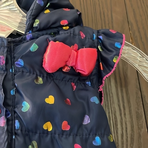 Nannette Kids sleeveless quilted puffer vest. Navy blue with shiny hearts. Size4 - Picture 2 of 8